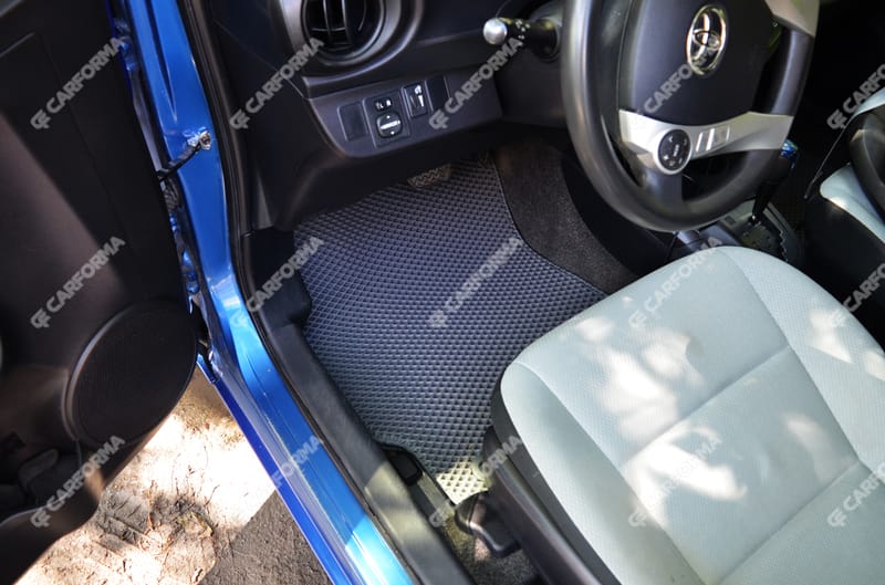 Ворсовые коврики на Toyota Prius C 2011 - 2021 в Екатеринбурге