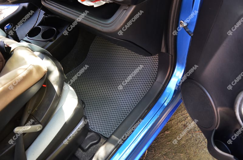 Ворсовые коврики на Toyota Prius C 2011 - 2021 в Екатеринбурге