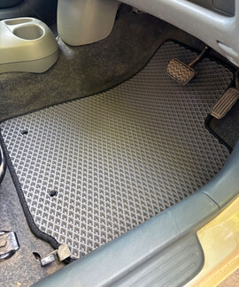 EVA коврики на Toyota Vitz I 1998 - 2005 в Екатеринбурге EVA коврики на Toyota Vitz I 1998 - 2005 в Екатеринбурге