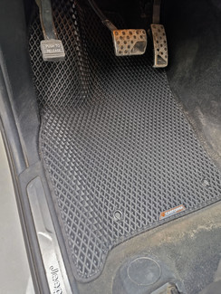 Коврики на Jeep Grand Cherokee (WK2) 2010 - 2022 в Екатеринбурге